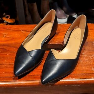 Black Leather Flats Size 7. NATURALIZER